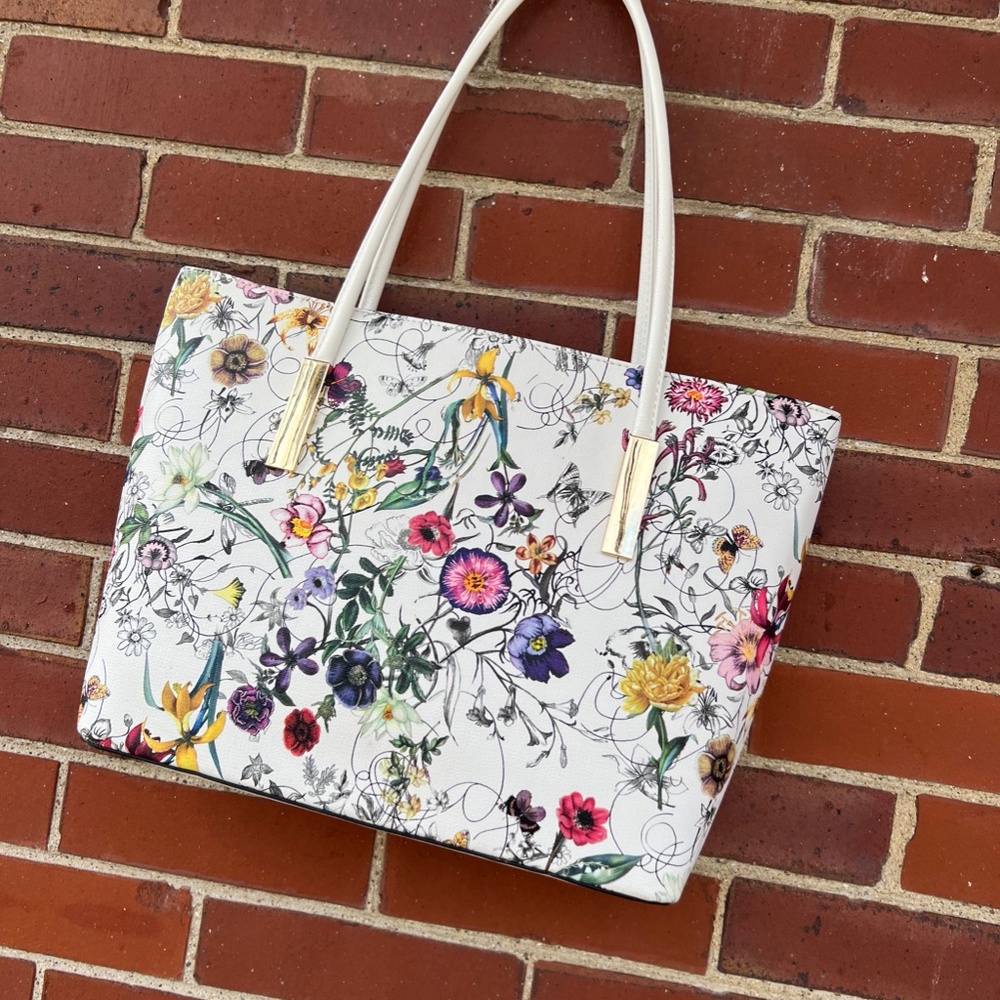 Hello Spring, This colorful flowered  purse is a perfect tote bag